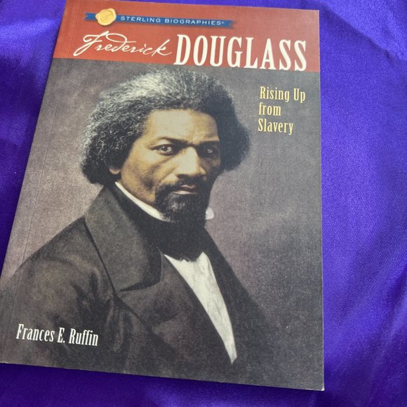 📌Sterling Biographies Frederick Douglass - Martin L. King, Jr.  A Dream of Hope - Picture 3 of 13